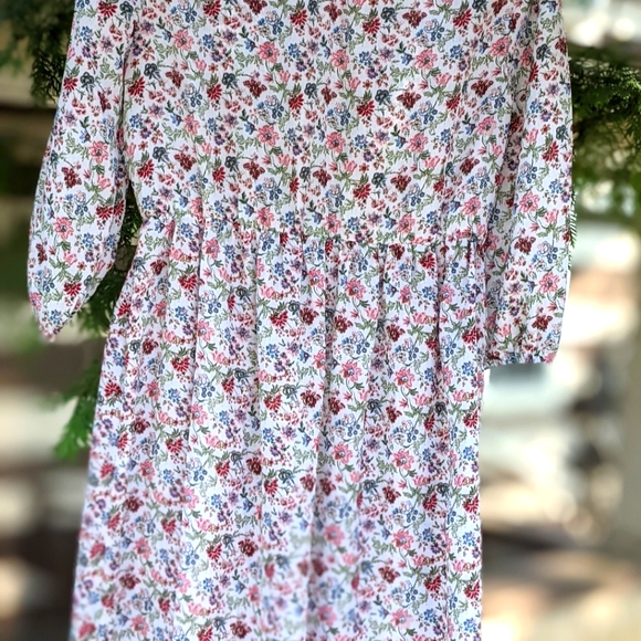 Small Prairie Floral Modest Knee Length Dress - Picture 6 of 8